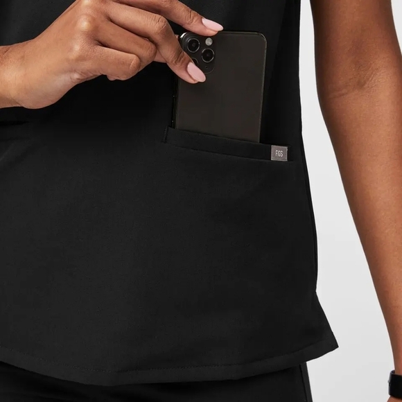 Figs Casma Three-Pocket Scrub Top, Color Black Size XL - Picture 4 of 15